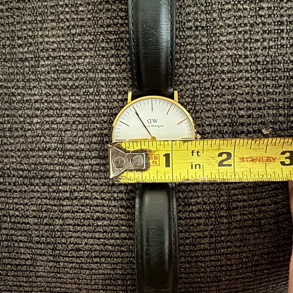 Daniel Wellington Leather Watch - Picture 6 of 9